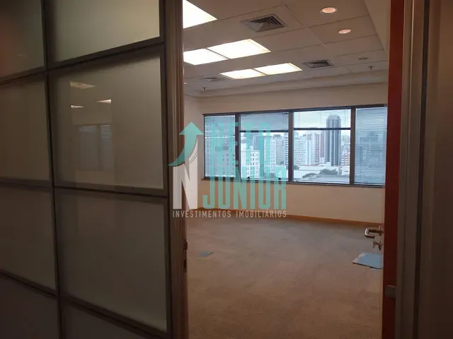 Conjunto com 242m², para alugar, no bairro Vila Nova Conceição em São Paulo