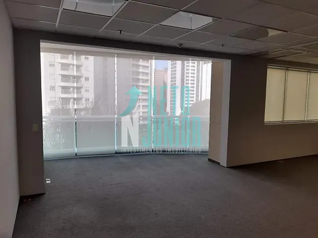 Conjunto comercial com 130m², à venda ou para alugar, no bairro Cerqueira César em São Paulo