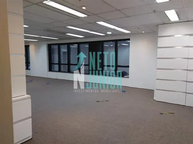 Conjunto com 182m², à venda ou para alugar, no bairro Vila Olímpia em São Paulo