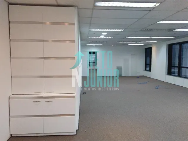 Conjunto com 182m², à venda ou para alugar, no bairro Vila Olímpia em São Paulo