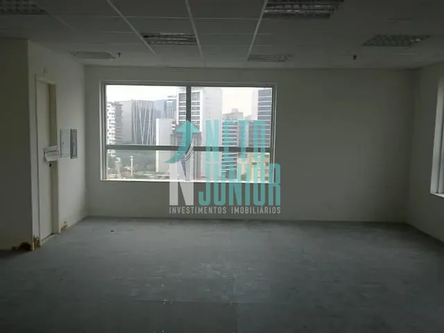 Conjunto com 85m², à venda, no bairro Vila Olímpia em São Paulo