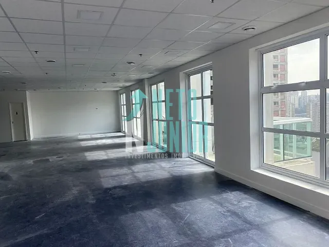 Conjunto com 260m², para alugar, no bairro Vila Cordeiro em São Paulo