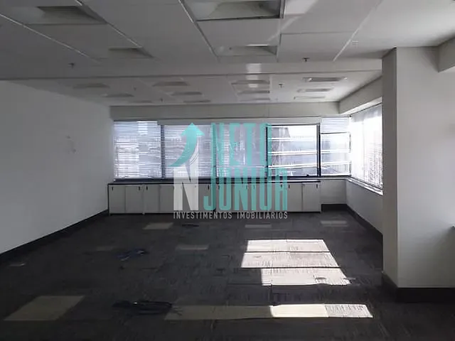 Andar corporativo com 900m², para alugar, no bairro Vila Nova Conceição em São Paulo