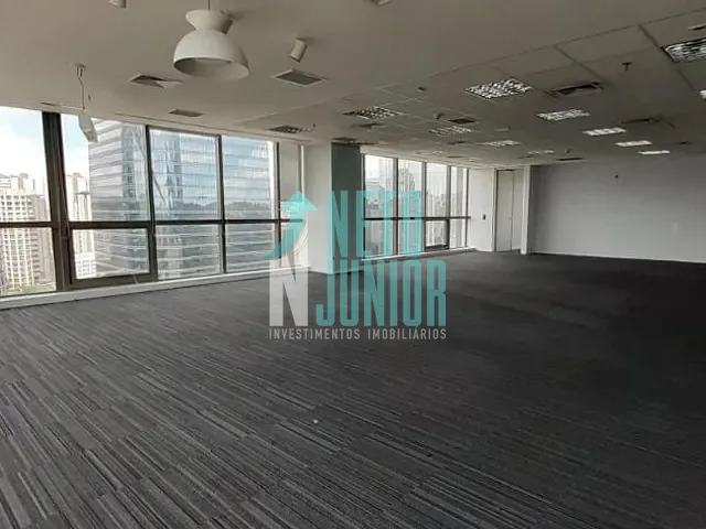 Andar corporativo com 678m², para alugar, no bairro Vila Nova Conceição em São Paulo