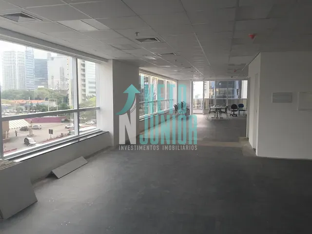 Conjunto com 400m², à venda ou para alugar, no bairro Jardim das Acácias em São Paulo