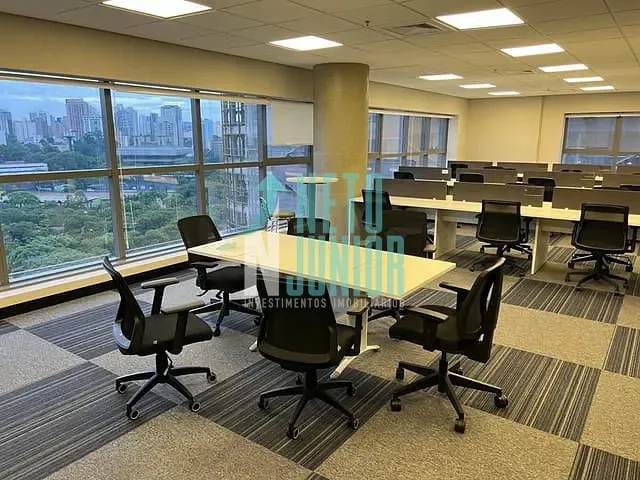 Conjunto com 150m², para alugar, no bairro Moema em São Paulo