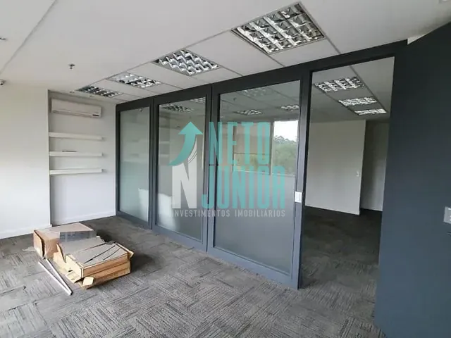 Conjunto com 132m², para alugar, no bairro Brooklin Paulista em São Paulo