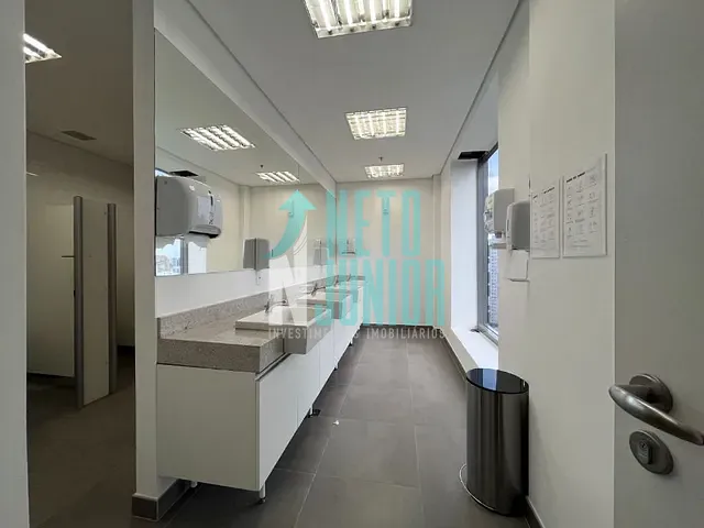 Conjunto com 1028m², para alugar, no bairro Itaim Bibi em São Paulo