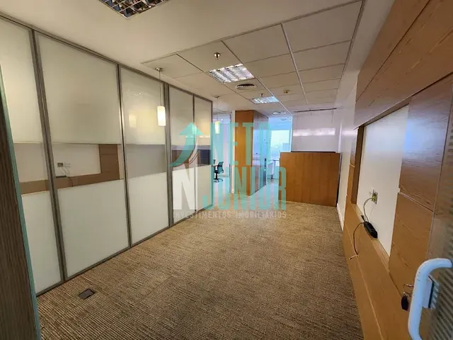 Conjunto com 136m², para alugar, no bairro Cidade Monções em São Paulo