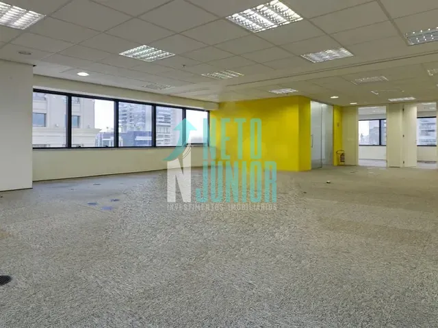 Conjunto com 300m², à venda ou para alugar, no bairro Vila Nova Conceição em São Paulo