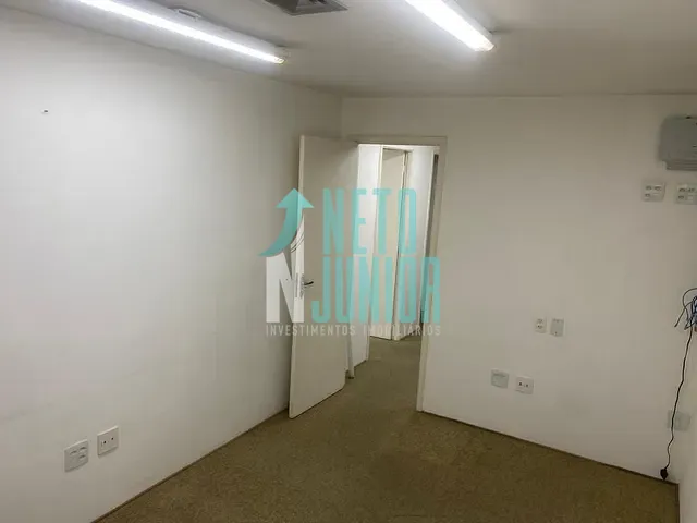 Conjunto com 50m², para alugar, no bairro Moema em São Paulo