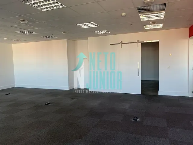 Conjunto com 250m², para alugar, no bairro Chácara Santo Antônio em São Paulo