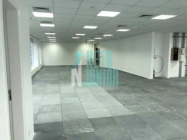 Conjunto com 222m², para alugar, no bairro Vila Olímpia em São Paulo
