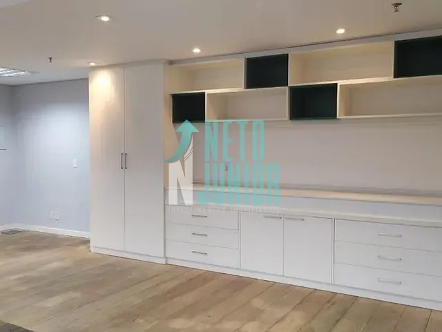 Conjunto comercial com 112m², para alugar, no bairro Moema em São Paulo