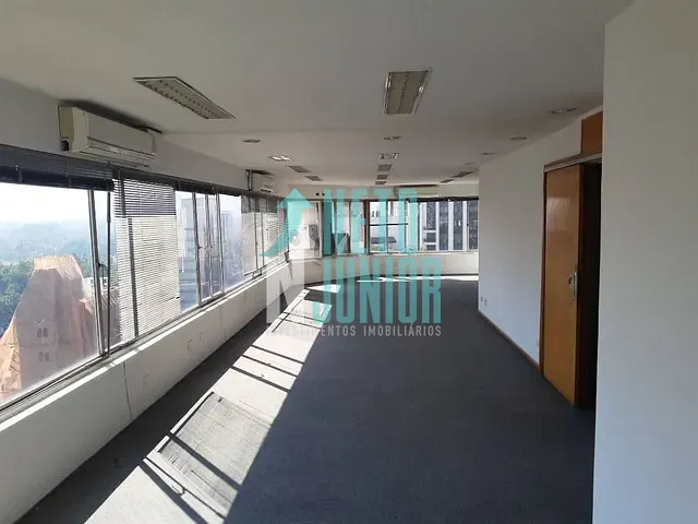 Conjunto com 210m², à venda ou para alugar, no bairro Itaim Bibi em São Paulo