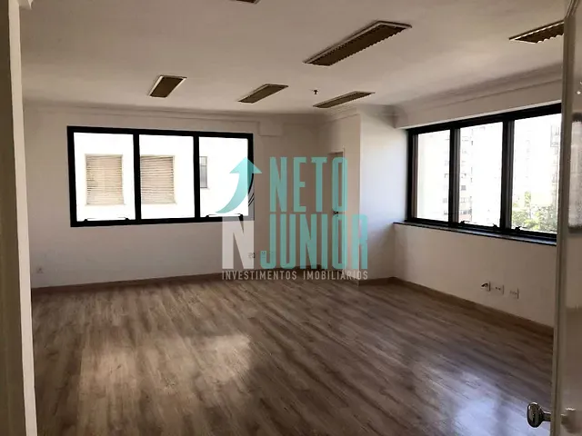 Conjunto com 45m², à venda ou para alugar, no bairro Santo Amaro em São Paulo