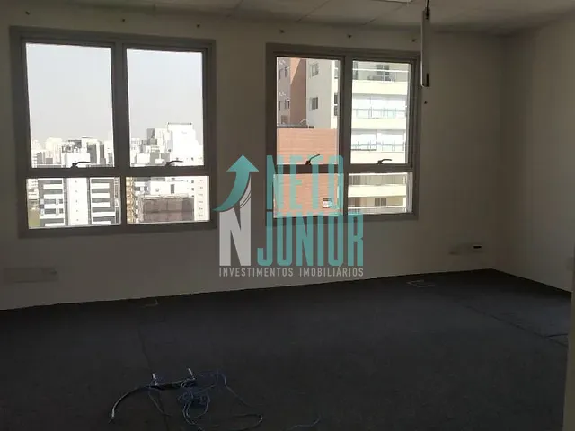Conjunto com 117m², para alugar, no bairro Moema em São Paulo