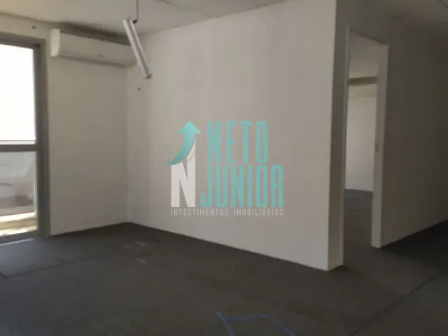 Conjunto com 117m², para alugar, no bairro Moema em São Paulo