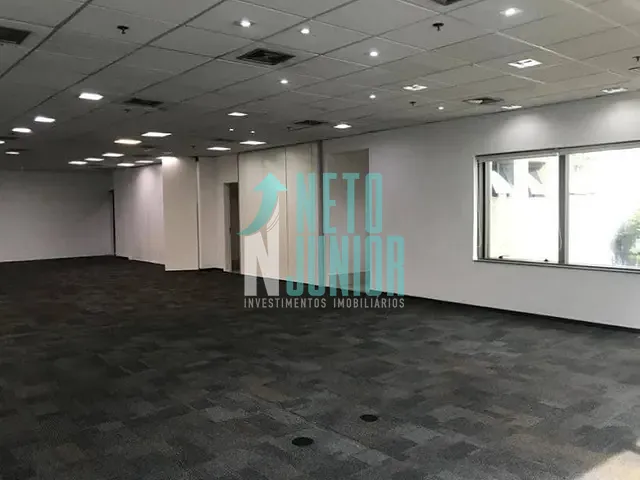 Conjunto com 242m², para alugar, no bairro Vila Nova Conceição em São Paulo