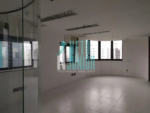 Conjunto com 84m², à venda ou para alugar, no bairro Moema em São Paulo