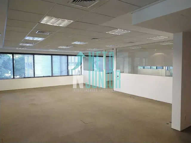 Conjunto com 191m², para alugar, no bairro Jardim Paulistano em São Paulo