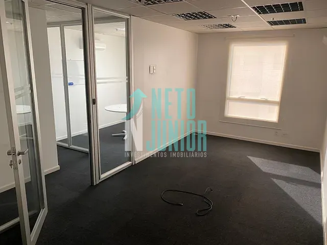 Conjunto com 80m², para alugar, no bairro Moema em São Paulo