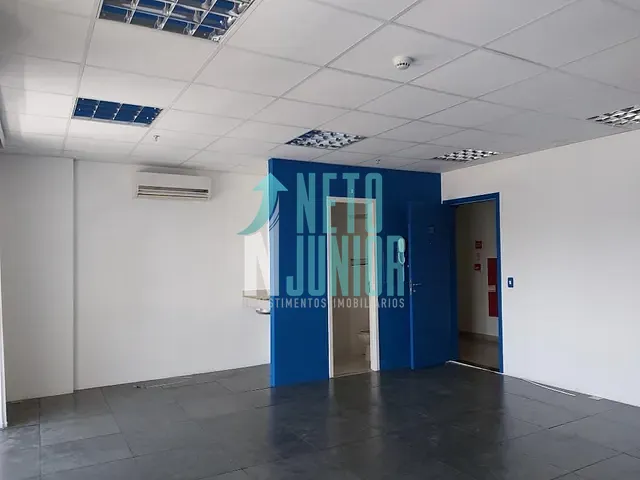 Conjunto com 90m², à venda ou para alugar, no bairro Vila Olímpia em São Paulo