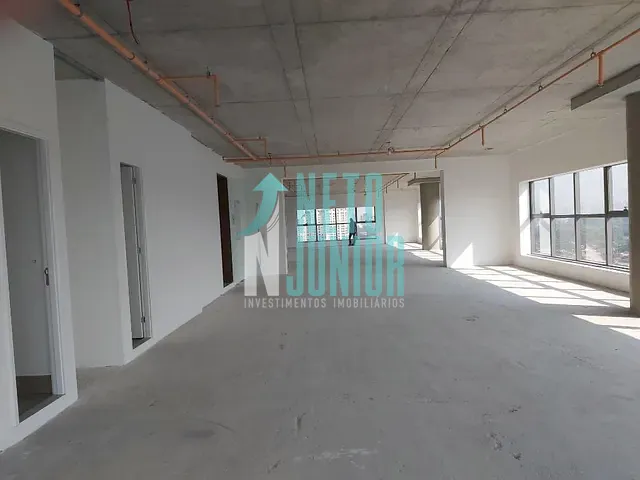 Conjunto com 300m², para alugar, no bairro Moema em São Paulo