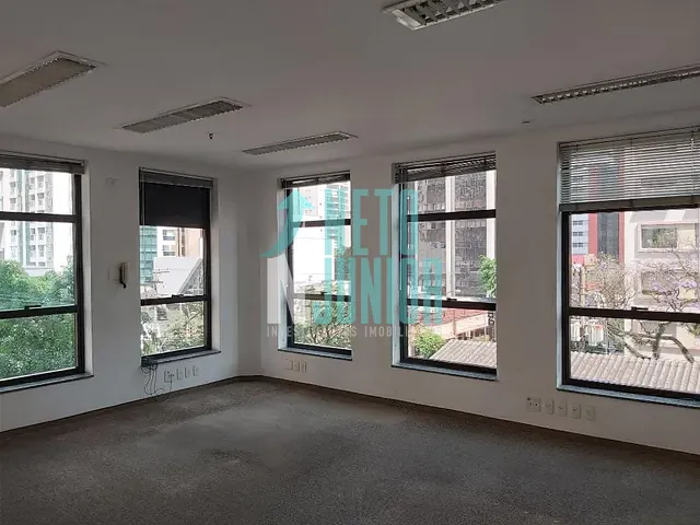 Conjunto com 108m², para alugar, no bairro Moema em São Paulo