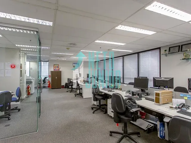 Conjunto com 198m², à venda ou para alugar, no bairro Vila Olímpia em São Paulo