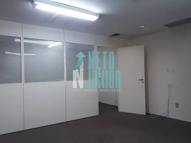 Conjunto com 30m², à venda ou para alugar, no bairro Vila Olímpia em São Paulo