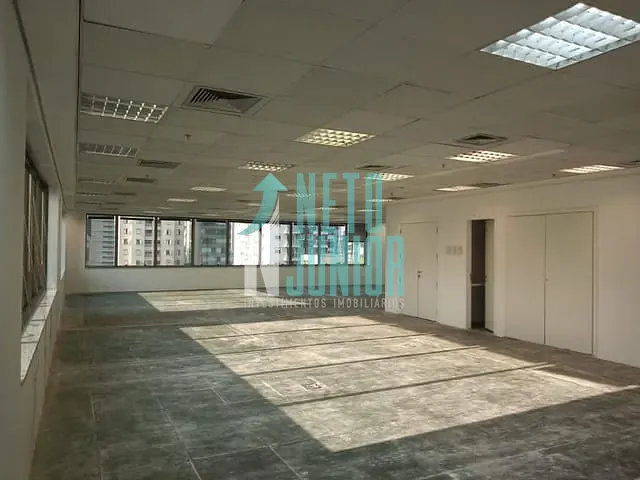 Conjunto com 196m², à venda ou para alugar, no bairro Vila Olímpia em São Paulo