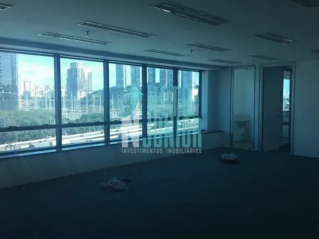 Conjunto com 237m², à venda ou para alugar, no bairro Vila Olímpia em São Paulo