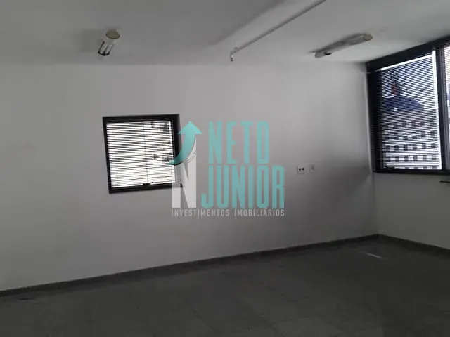 Conjunto com 30m², à venda ou para alugar, no bairro Vila Olímpia em São Paulo