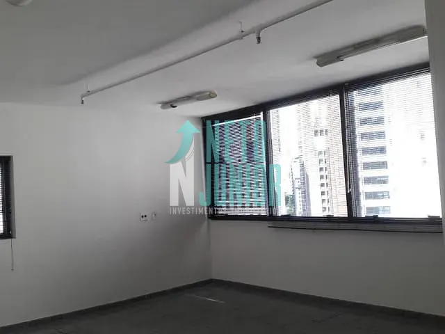 Conjunto com 30m², à venda ou para alugar, no bairro Vila Olímpia em São Paulo