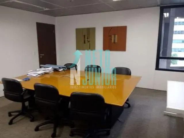 Conjunto com 260m², à venda ou para alugar, no bairro Vila Olímpia em São Paulo