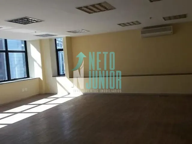 Sala com 245m², para alugar, no bairro Vila Olímpia em São Paulo