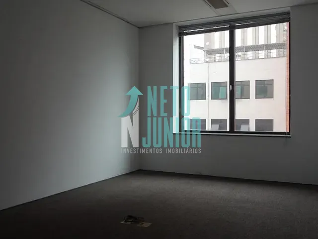 Conjunto com 180m², para alugar, no bairro Vila Nova Conceição em São Paulo