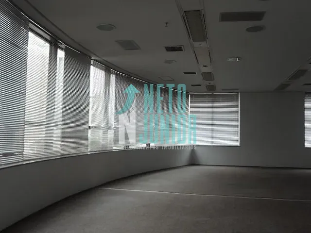 Conjunto com 180m², para alugar, no bairro Vila Nova Conceição em São Paulo