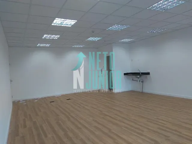 Conjunto com 71m², para alugar, no bairro Chácara Santo Antônio em São Paulo