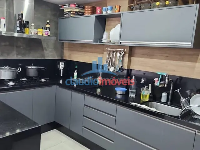 Casa 4 quartos e 3 banheiros, à venda, no bairro Santa Rosa em Barra Mansa