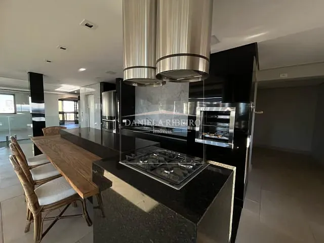 Apartamento 5 quartos e 8 banheiros, à venda, no bairro Centro em Londrina