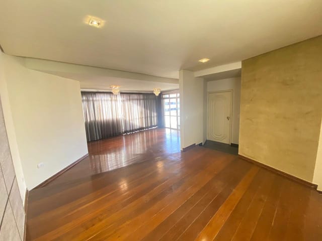 Cobertura / Penthouse 4 quartos e 7 banheiros, à venda, no bairro Centro em Londrina
