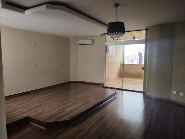 Cobertura / Penthouse 4 quartos e 7 banheiros, à venda, no bairro Centro em Londrina