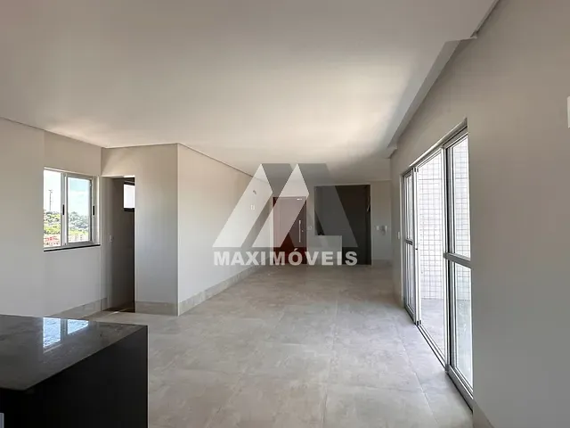 Cobertura / Penthouse 4 quartos e 4 banheiros, à venda, no bairro Centro em Bom Despacho