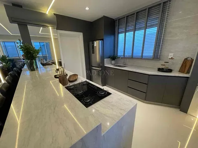 Cobertura / Penthouse com 347m² 3 quartos e 4 banheiros, à venda, no bairro Centro em Balneário Camboriú