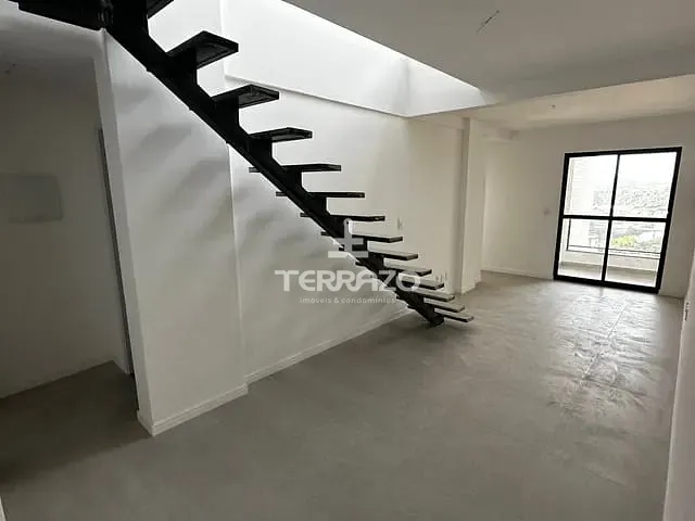 Cobertura / Penthouse com 149m² 3 quartos e 3 banheiros, à venda, no bairro Jardim Amália em Volta Redonda