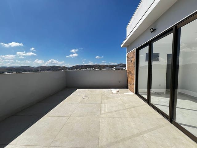 Cobertura / Penthouse com 224m² 3 quartos e 4 banheiros, à venda ou para alugar, no bairro Vila Bastos em Itaperuna