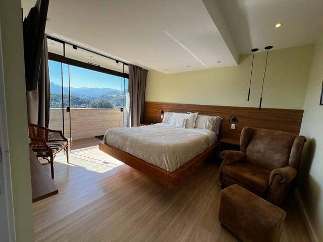 Cobertura / Penthouse 4 quartos e 5 banheiros, à venda, no bairro Valparaíso em Petrópolis