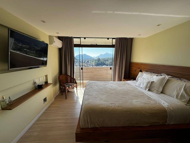 Cobertura / Penthouse 4 quartos e 5 banheiros, à venda, no bairro Valparaíso em Petrópolis